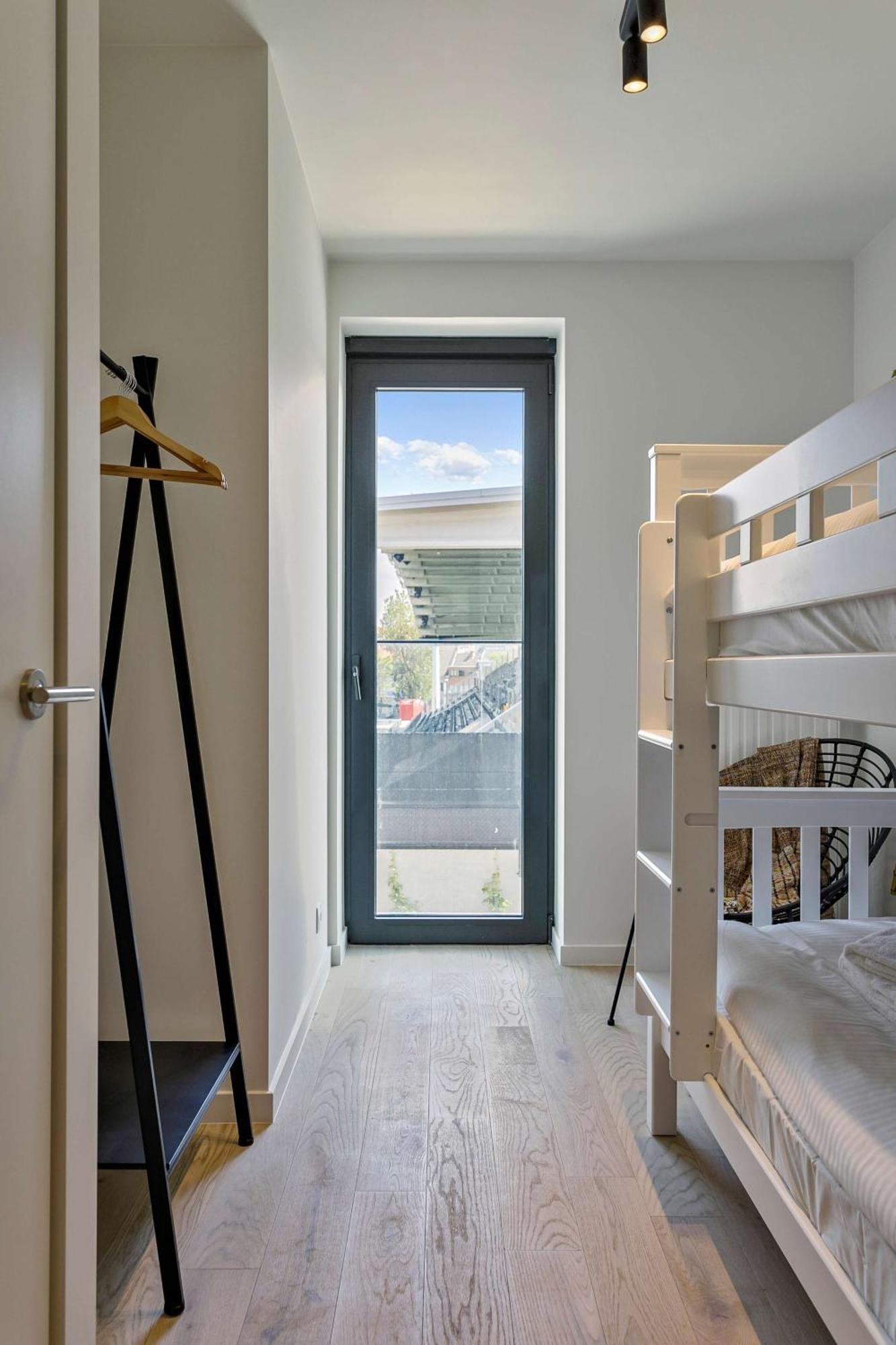 Huswell - Spacious Family Retreat With Terrace *