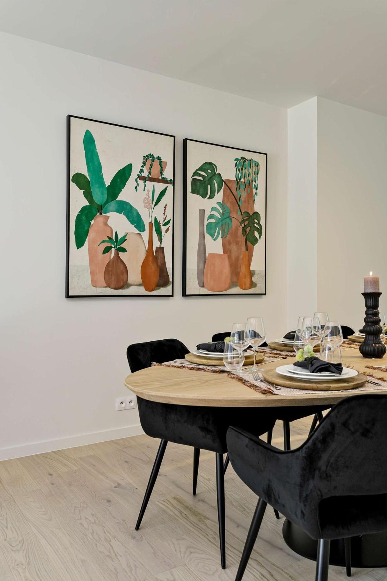 Huswell - Spacious Family Retreat With Terrace Holiday home *