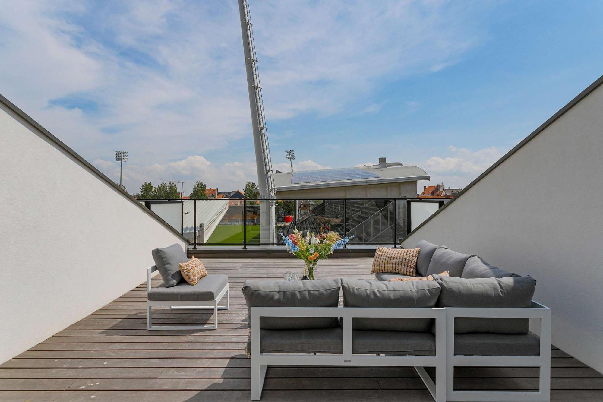 Huswell - Spacious Family Retreat With Terrace Holiday home