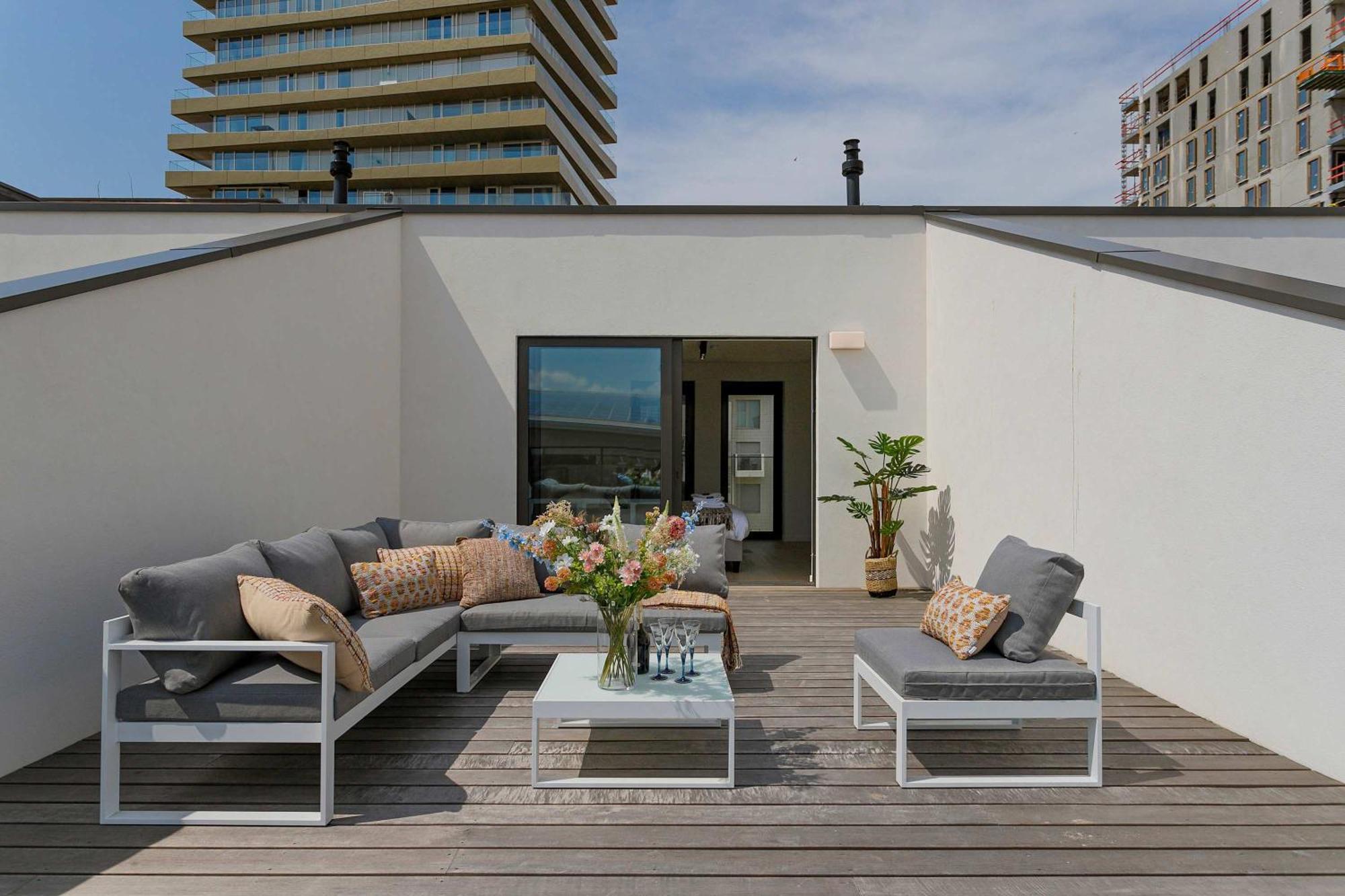 Huswell - Spacious Family Retreat With Terrace *